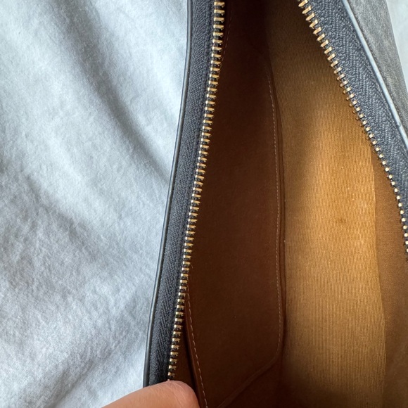 Celine Ava Triomphe in Canvas - Sept 2023 - Picture 4 of 11